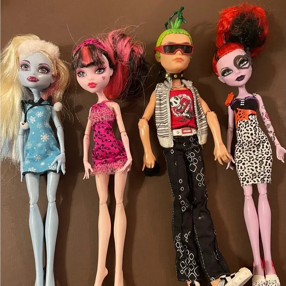 Monster High Doll Collection – 17 Dolls with Stands – Mattel 2010–2014 Era - Picture 4 of 4